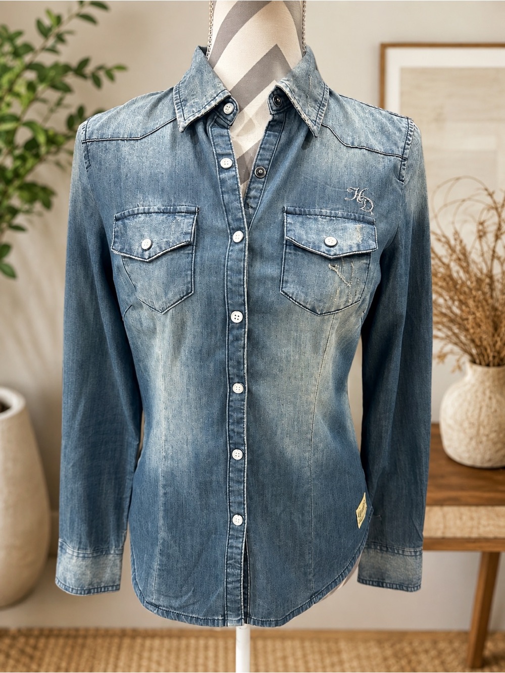 Harley-Davidson Women’s Fitted Denim Button-Down Shirt Size XS - Picture 2 of 5